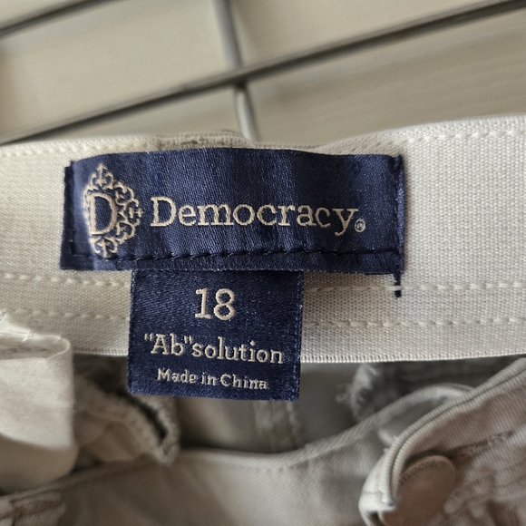 Democracy "Ab"solution Camo Utility Crop - Picture 4 of 4